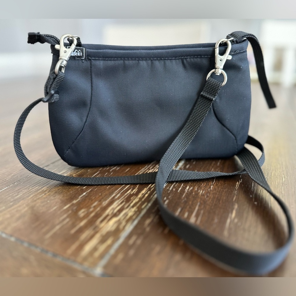 NWOT REI sling cross body bag